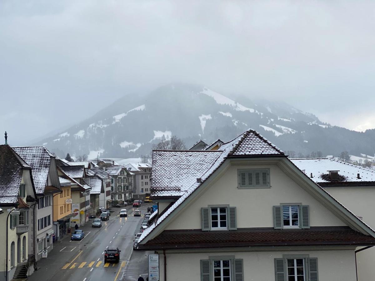 Hotel Adler Schupfheim Bagian luar foto